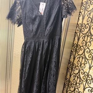 Black Lace V-Neck Maxi Dress with Short Sleeves